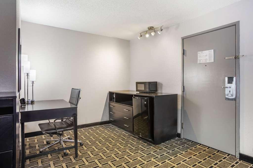 ホテル コンフォート スイーツ エアポート ナッシュビル 部屋 写真